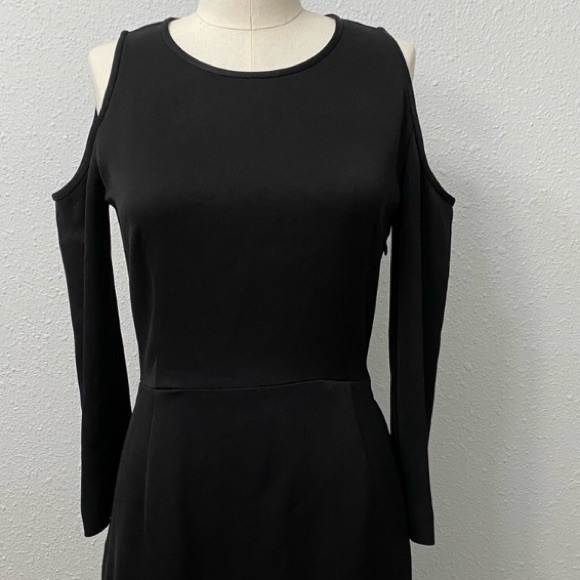 Aritzia Wilfred Vidal Cold shoulder dress size 00 - Picture 7 of 7